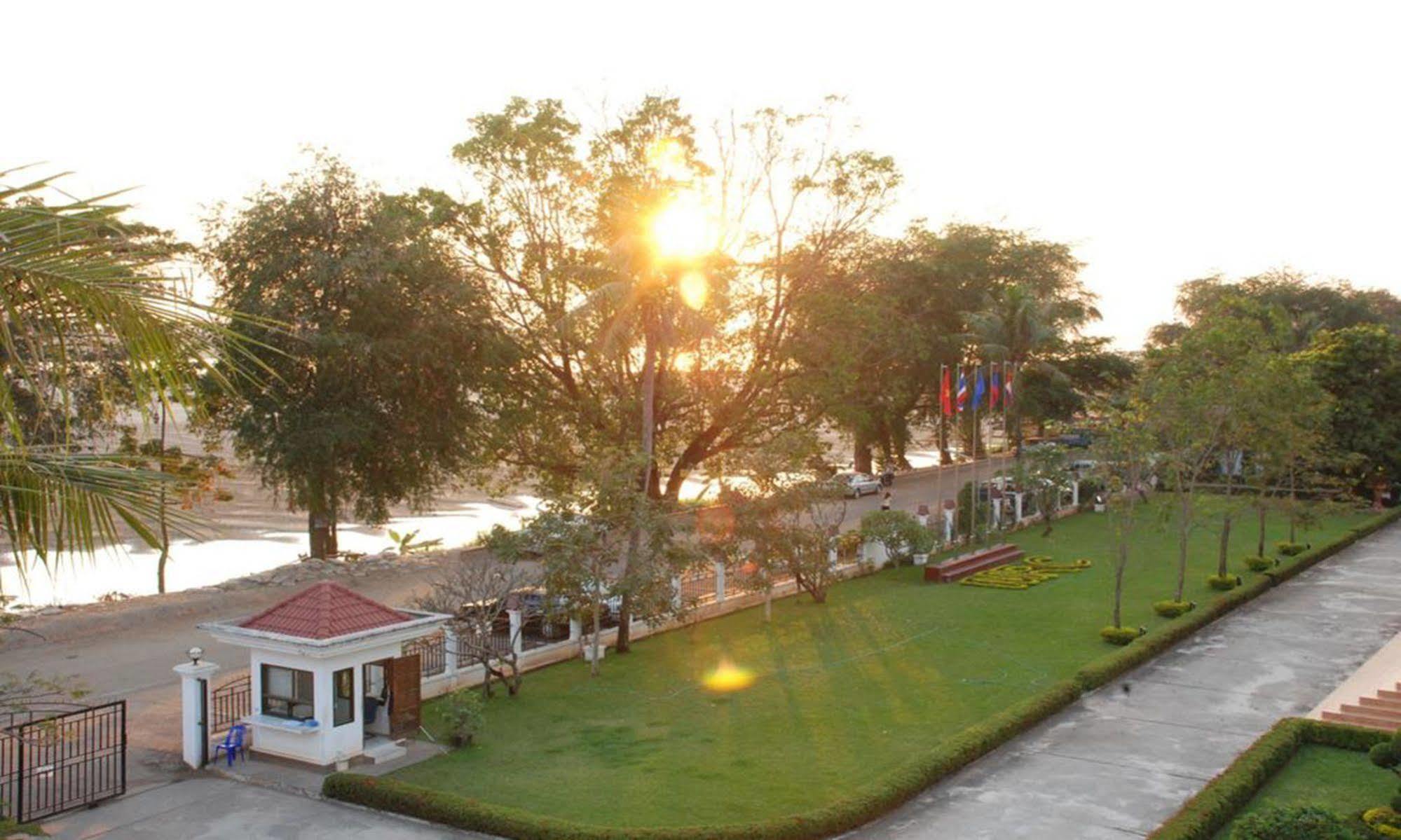 Mekong Sunshine Hotel Vientiane Extérieur photo